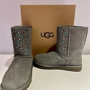 NEW - UGG Classic Short Stud II Charcoal (Grey) Suede Boots with Stud